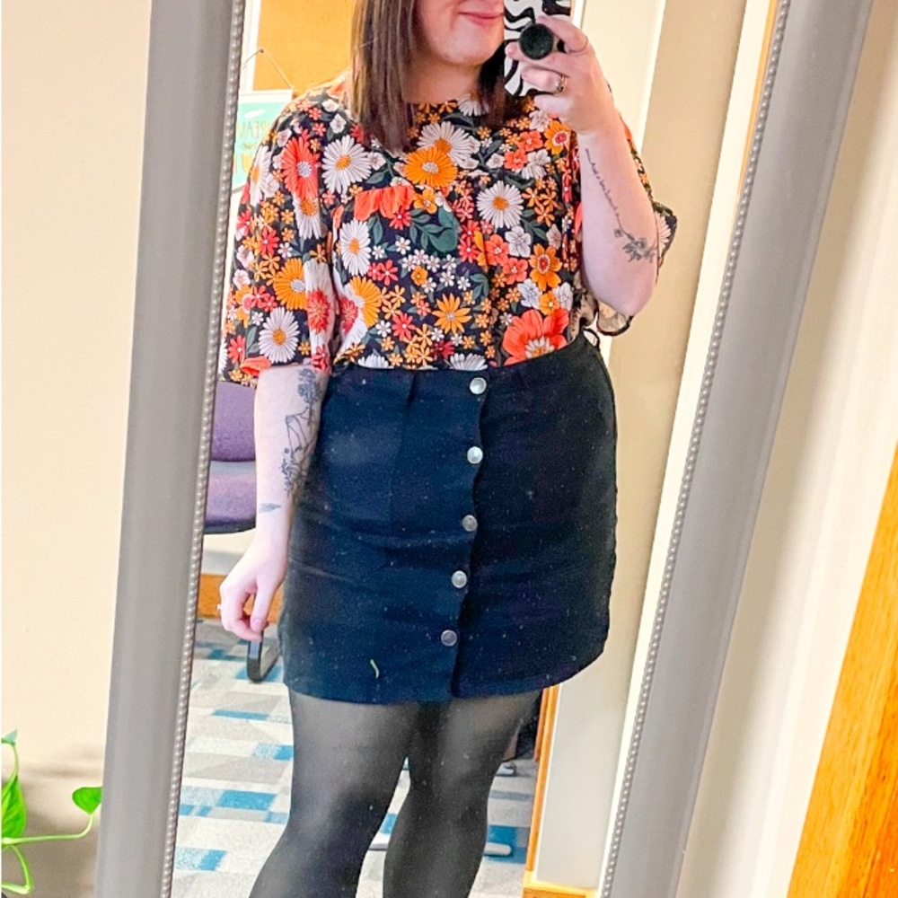 Stylish Black Button-Up Skirt